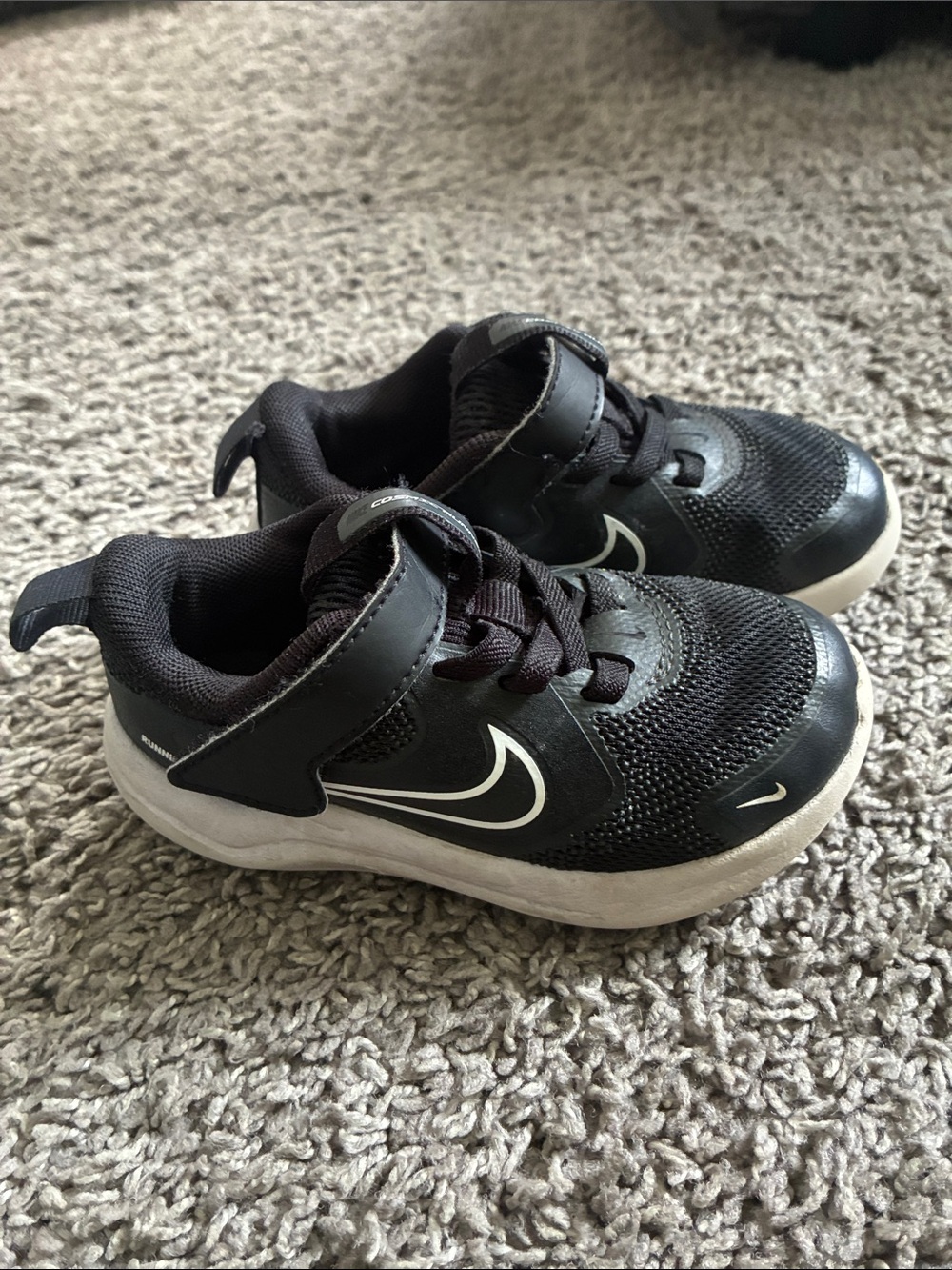 Nike Kids Black and White Velcro Athletic Sneakers 7C